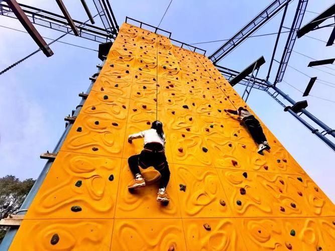 泰安拓展训练泰山团建高空攀岩运动团建体验